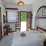 Vrionis Hotel 2*