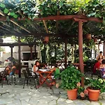 Hotel Vrionis 2*