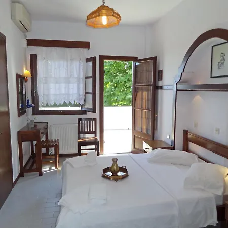 Vrionis ホテル 2*